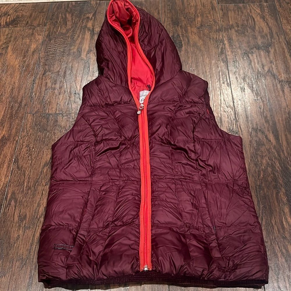 Eddie Bauer Hooded Premium  Goose Down Puffer Vest Burgundy Zip Up 550 Size M‎
